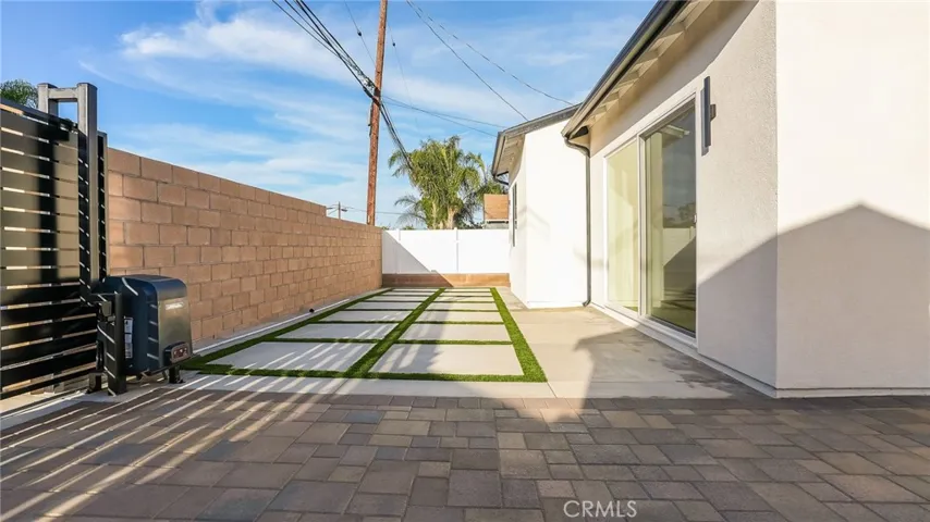 1822 Pomona, Costa Mesa, California 92627 — photo 4