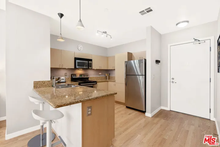 630 W 6th Street 613, Los Angeles, California 90017 — photo 4