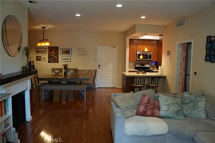 11225 Peach Grove Street, North Hollywood, California 91601 — photo 5