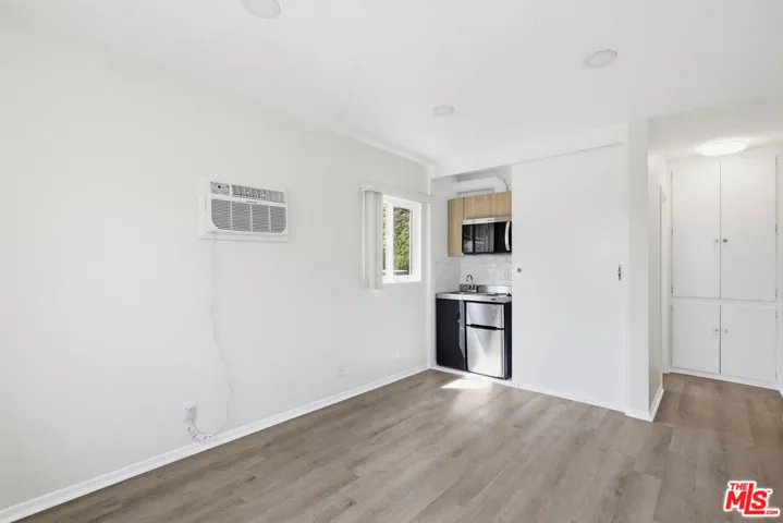1333 Barry Avenue 8, Los Angeles, California 90025 — photo 5