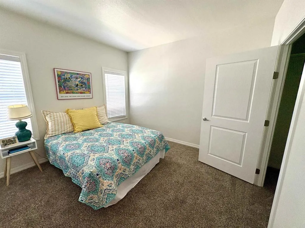 Large primary suite Large primary suite