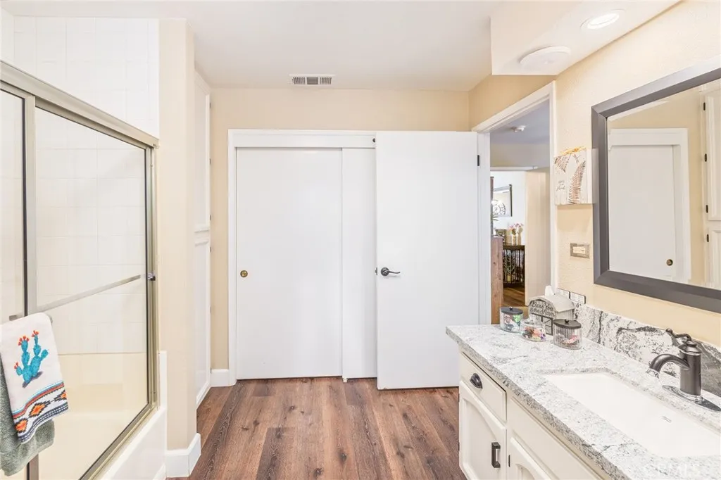 Primary bedroom 1 - En suite full bathroom Primary bedroom 1 - En suite full bathroom