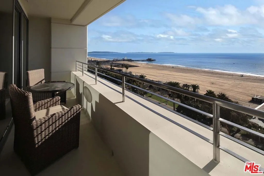 Enjoy Ocean Views from Your Pr Enjoy Ocean Views from Your Pr