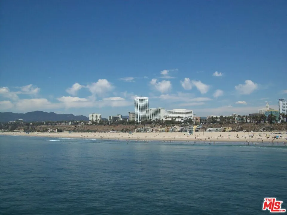 The Best Location in Santa Mon The Best Location in Santa Mon