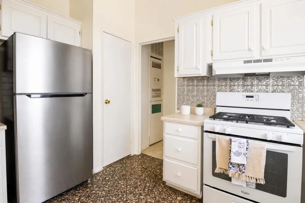 KITCHEN KITCHEN