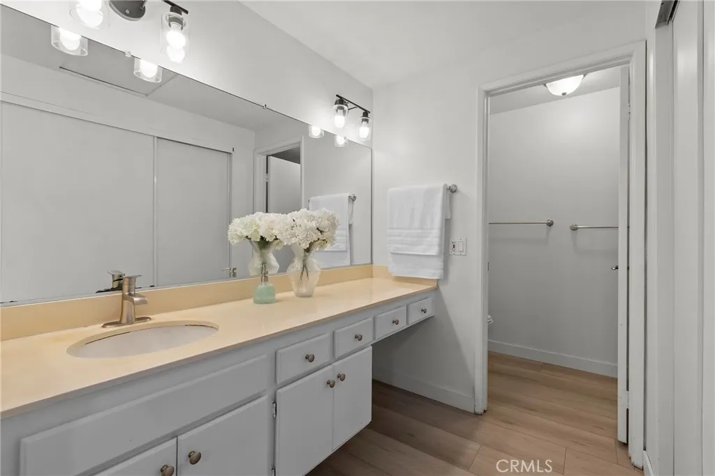 Bathroom 03