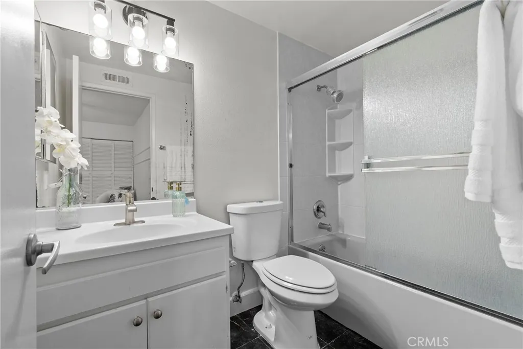 Bathroom 02