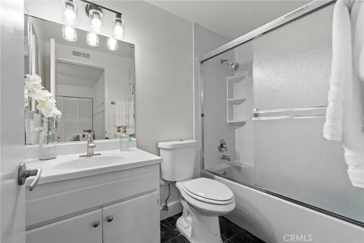 Bathroom 02