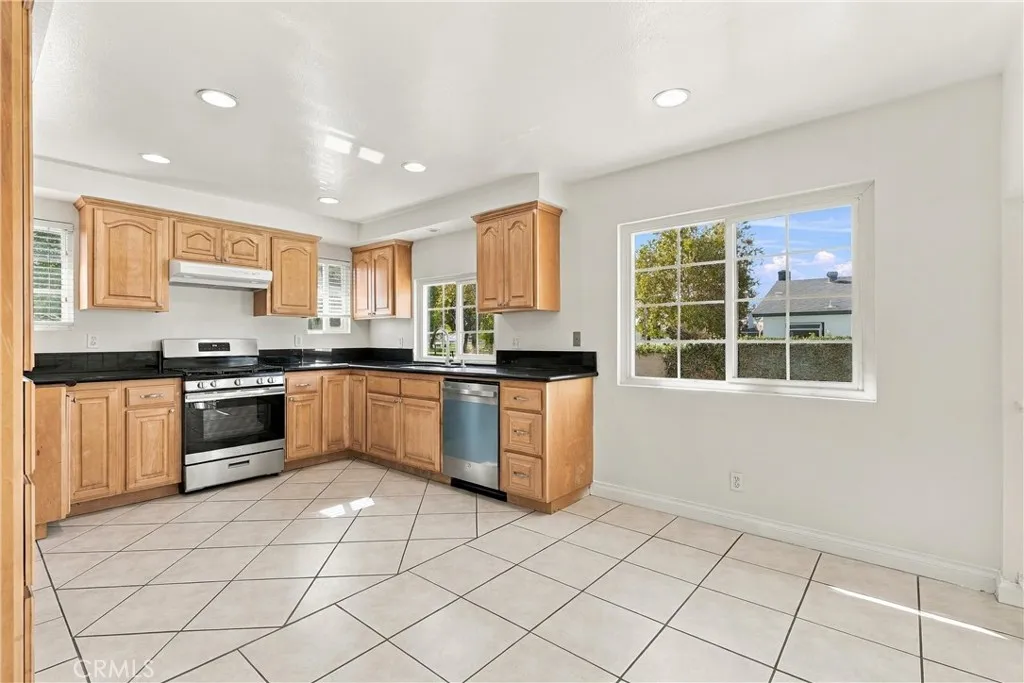 Kitchen with granite countertops Kitchen with granite countertops