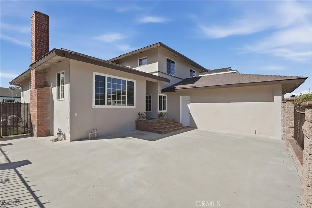 Garage is attached but entrance is next to the front door. Garage is attached but entrance is next to the front door.