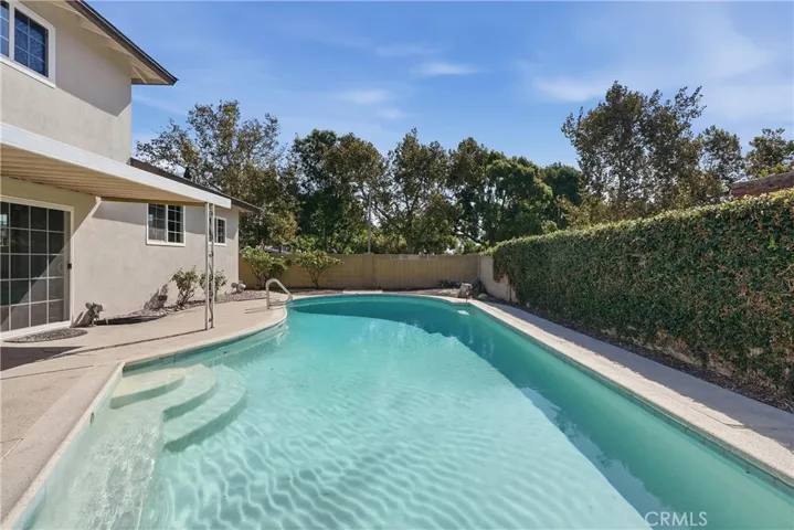 Large pool big enough to swim laps!