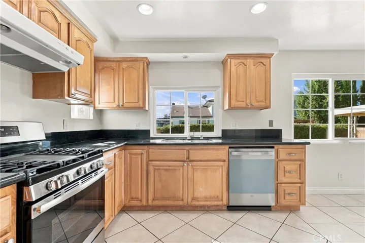 6912 Tahiti, Cypress, California 90630 — photo 5