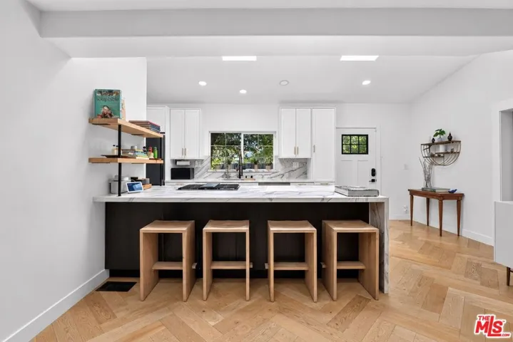 5121 Morella Avenue, Los Angeles, California 91607 — photo 4