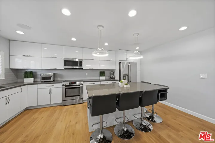 5232 Corteen Place 20, Los Angeles, California 91607 — photo 5