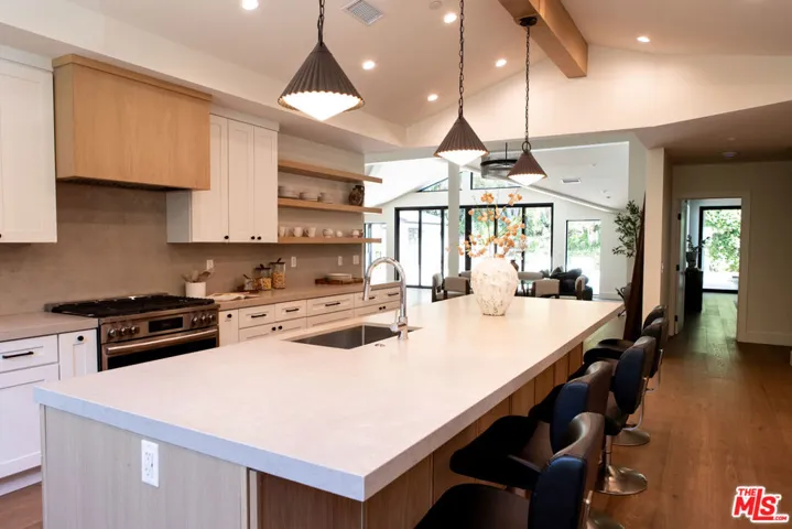 3436 Longridge Avenue, Los Angeles, California 91423 — photo 4