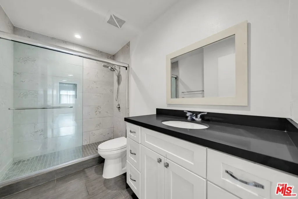 Large Bathroom with Walk-in Sh Large Bathroom with Walk-in Sh