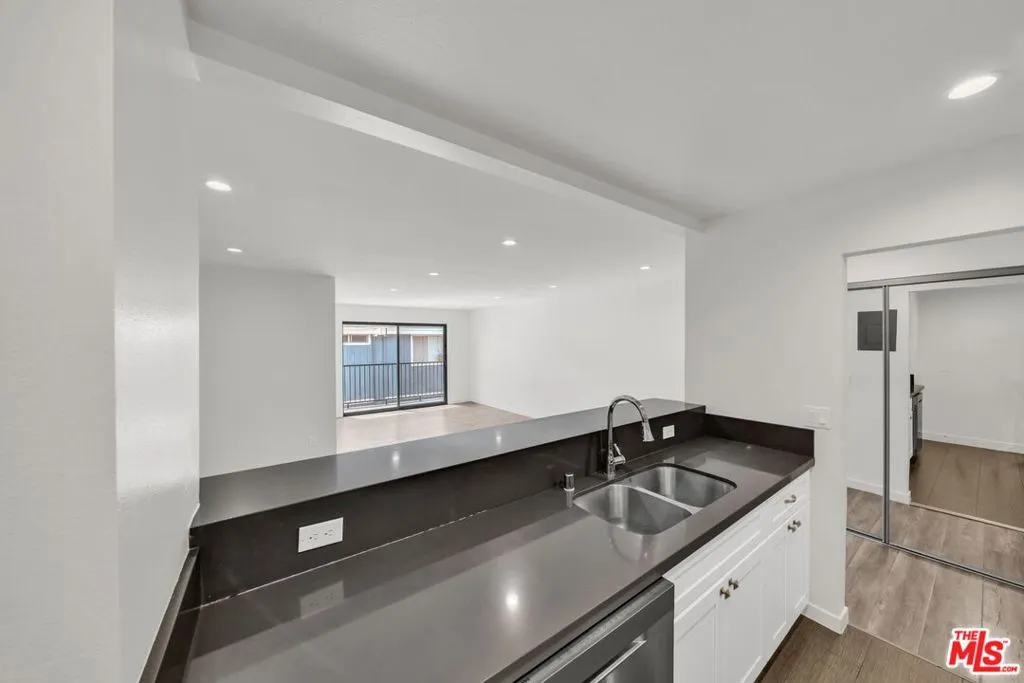 Lots of Counter space Lots of Counter space