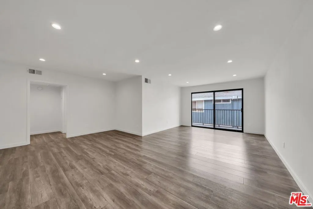 Large Living Room Large Living Room