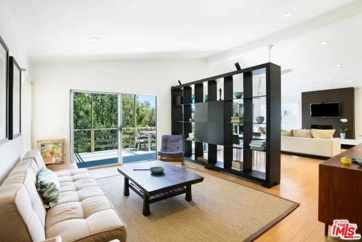 838 N Las Casas Avenue, Los Angeles, California 90272 — photo 4