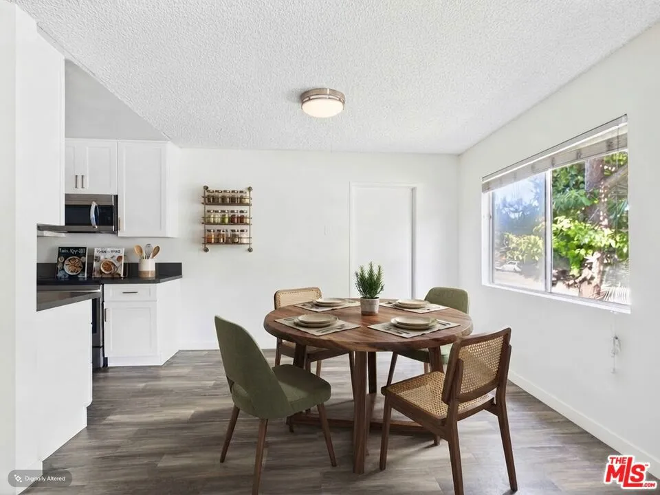 Virtually Staged Dining Area Virtually Staged Dining Area