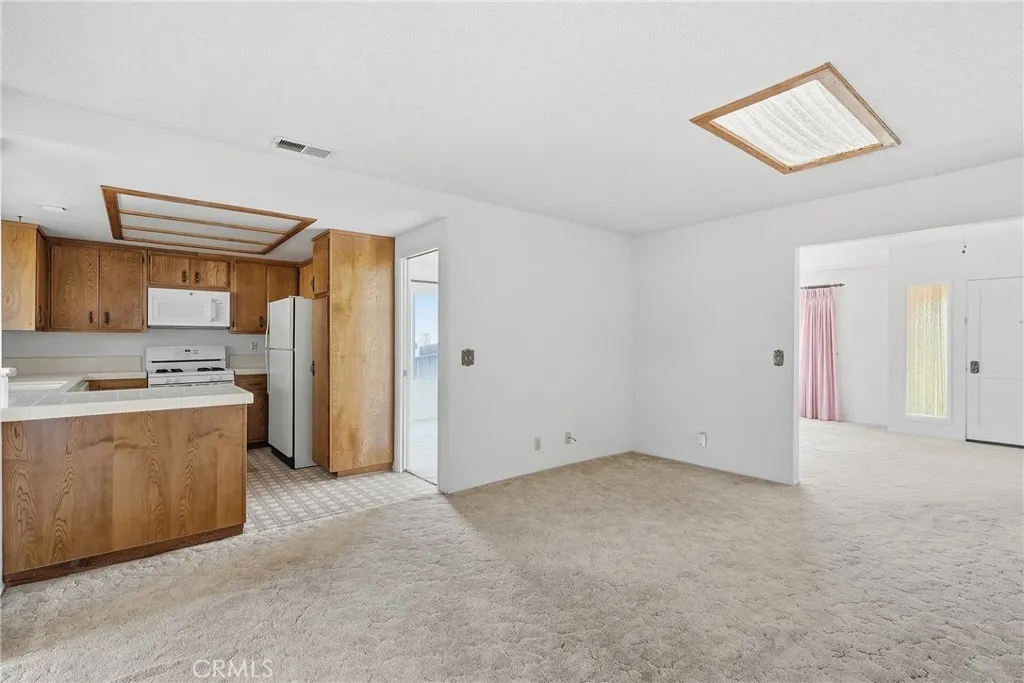 Kitchen & Bonus Area
