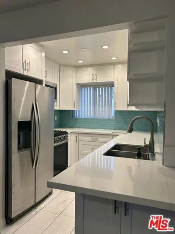 2452 Chelsea Place E, Santa Monica, California 90404 — photo 4