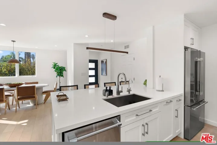 3464 Greenwood Avenue, Los Angeles, California 90066 — photo 5