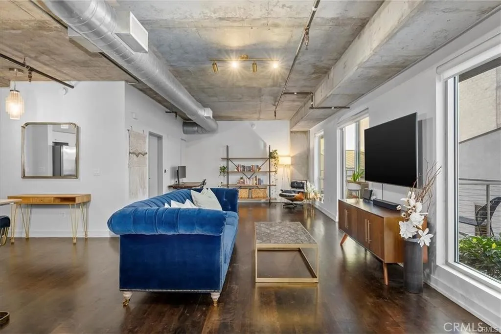Living to 2nd bedroom