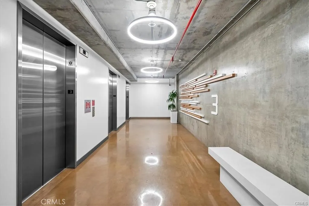 3rd floor elevator hallway exit