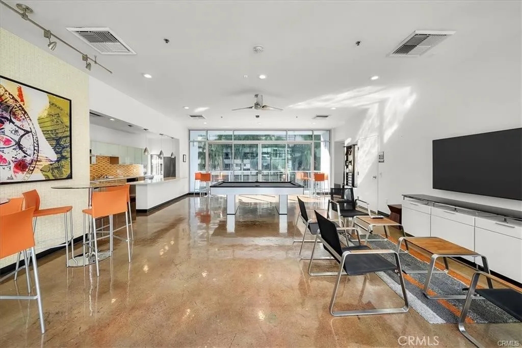 Community room with billard table and full kitchen