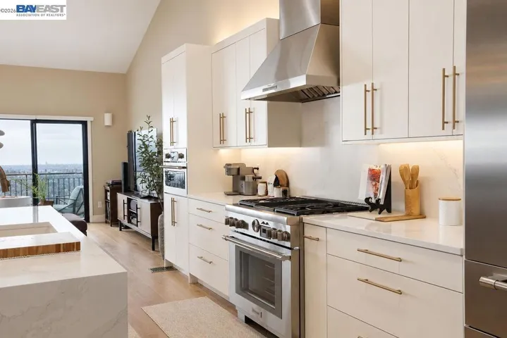8 Starview Dr, Oakland, California 94618 — photo 5