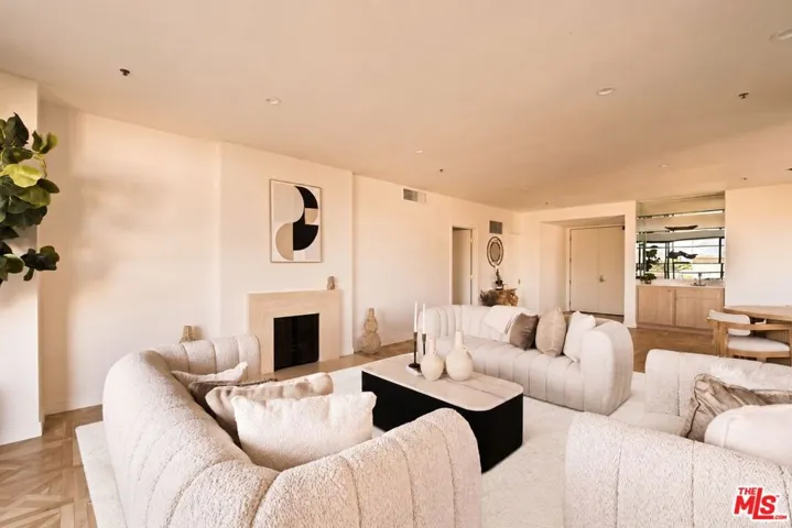 10560 Wilshire Boulevard 404, Los Angeles, California 90024 — photo 4