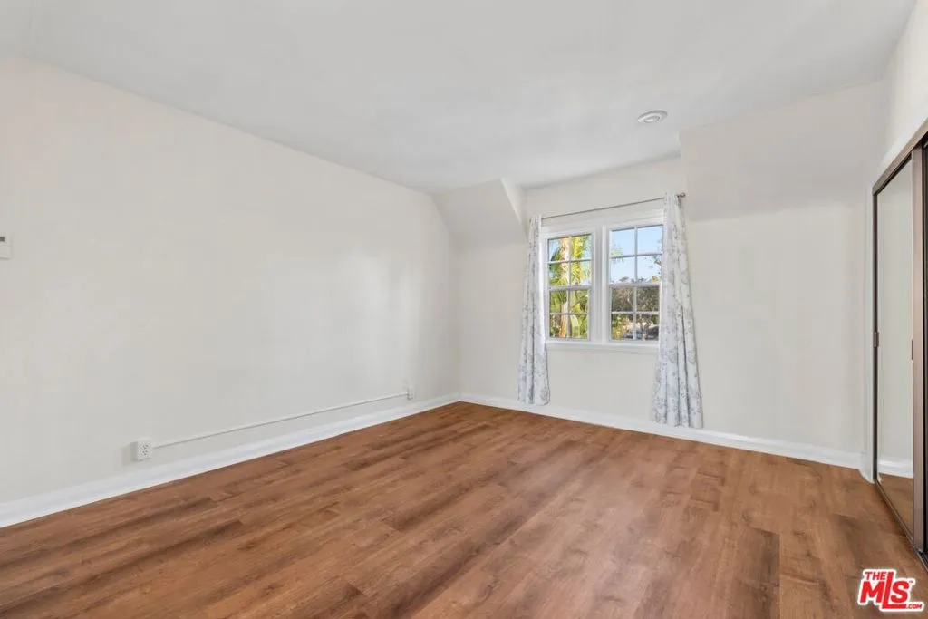 Upstairs Bedroom2
