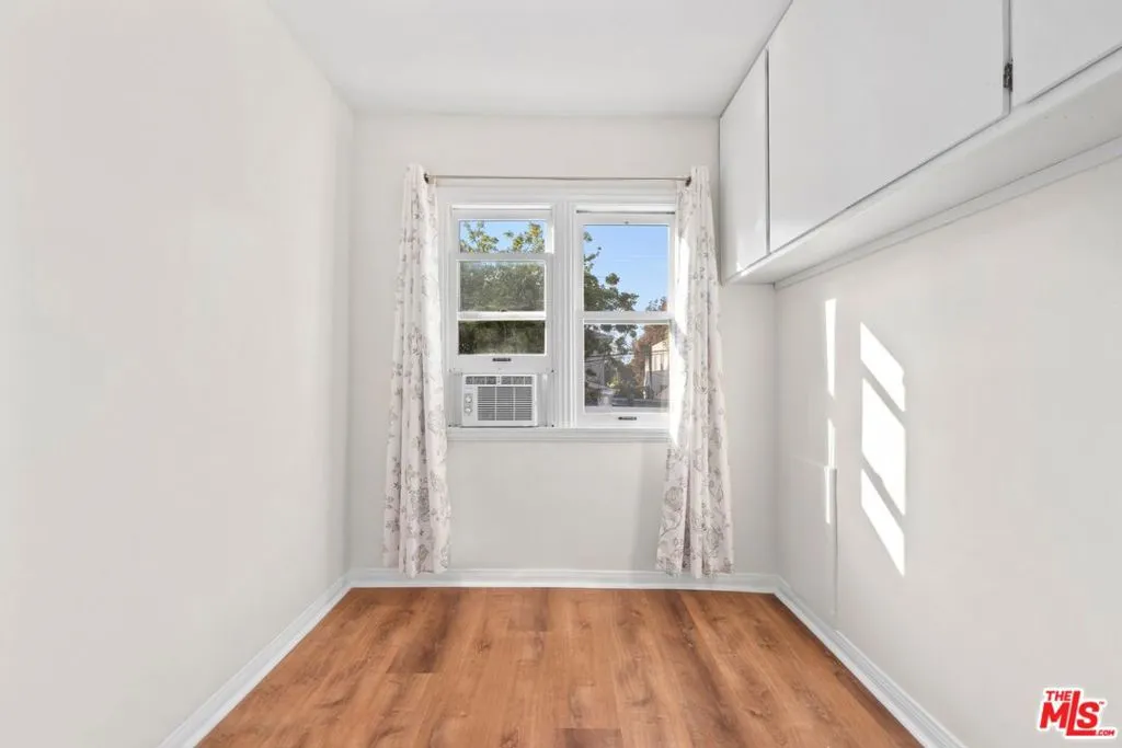 Upstairs nook/bonus space