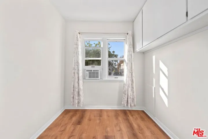 Upstairs nook/bonus space