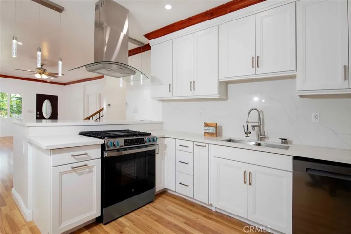 1330 W 48th, Los Angeles, California 90037 — photo 5