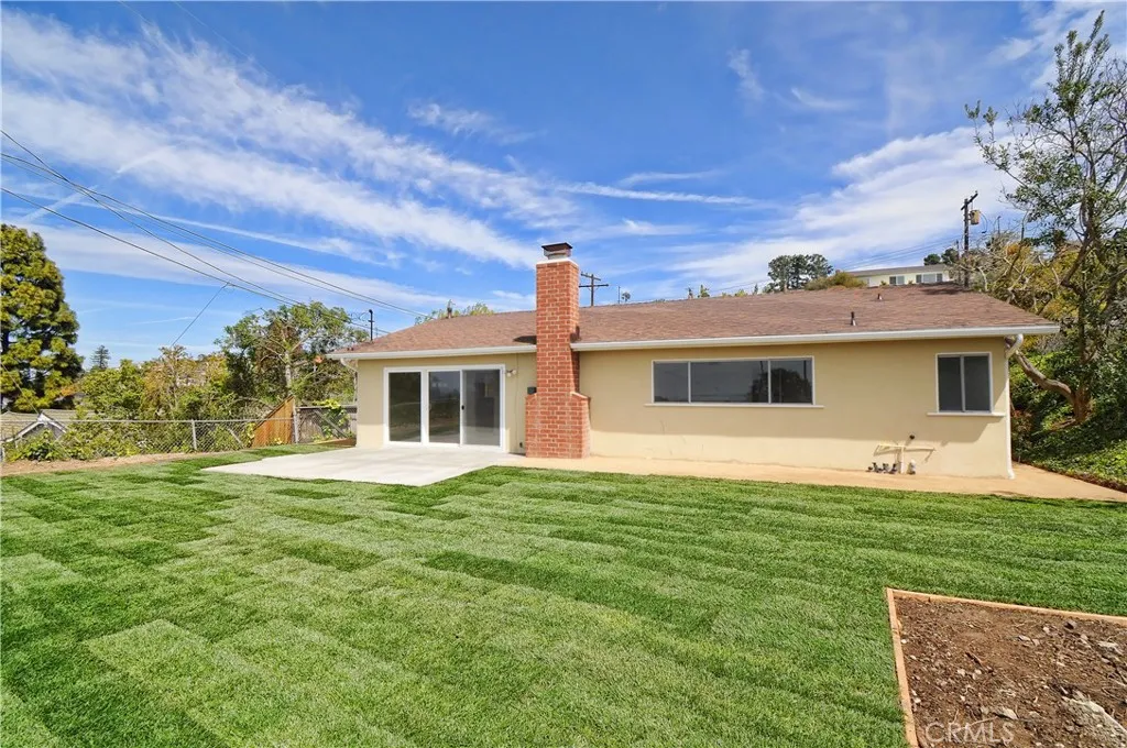 Lots of beautifully landscaped back yard Lots of beautifully landscaped back yard