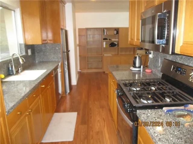 Upgraded kitchen open space with family room