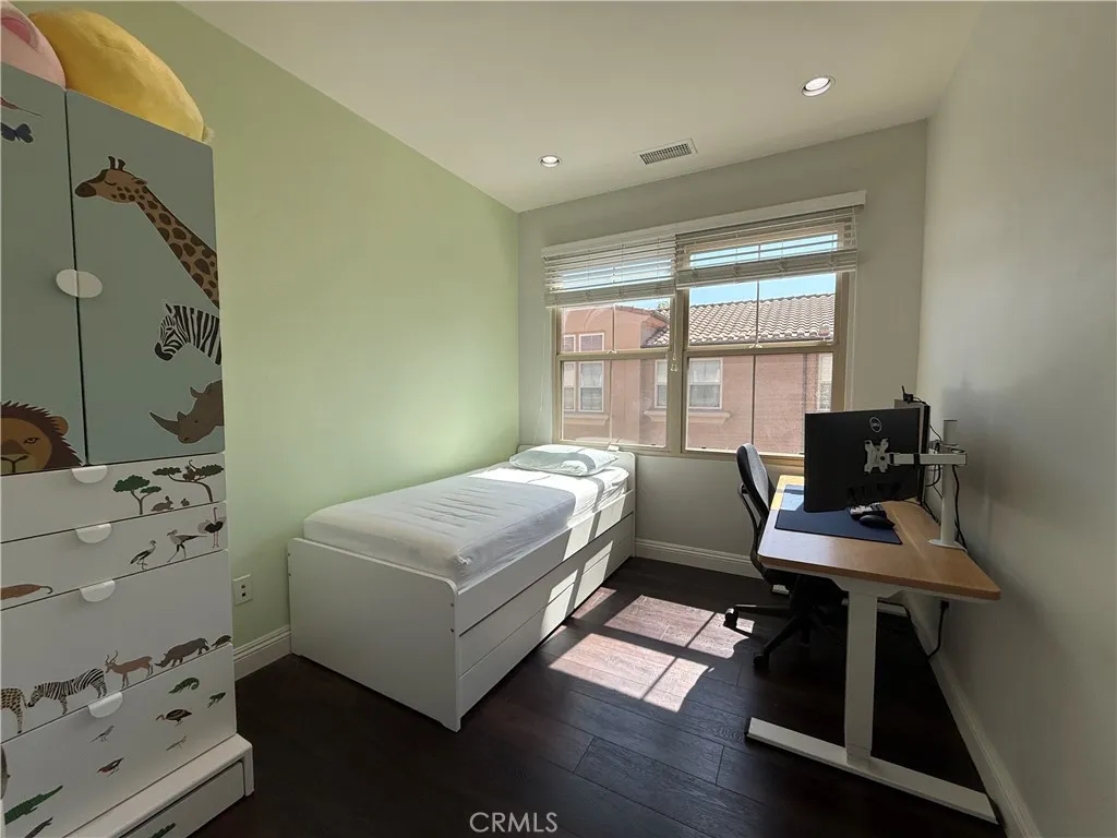 Den/Office Den/Office