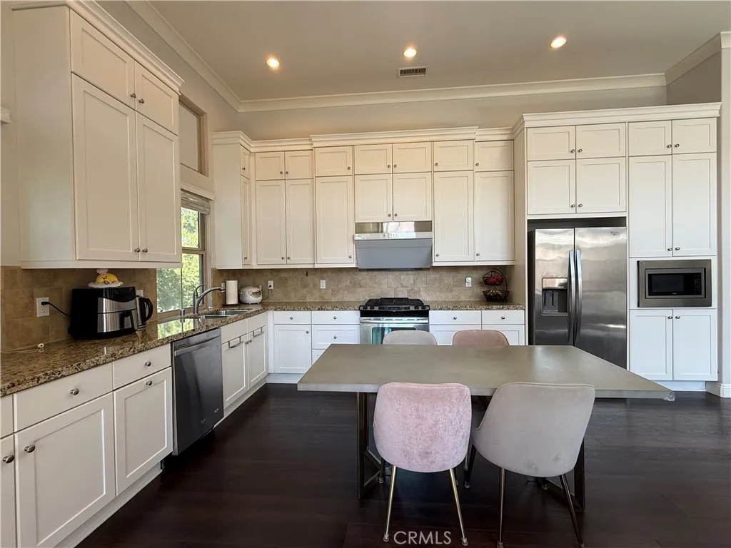 Dining/Kitchen Area Dining/Kitchen Area