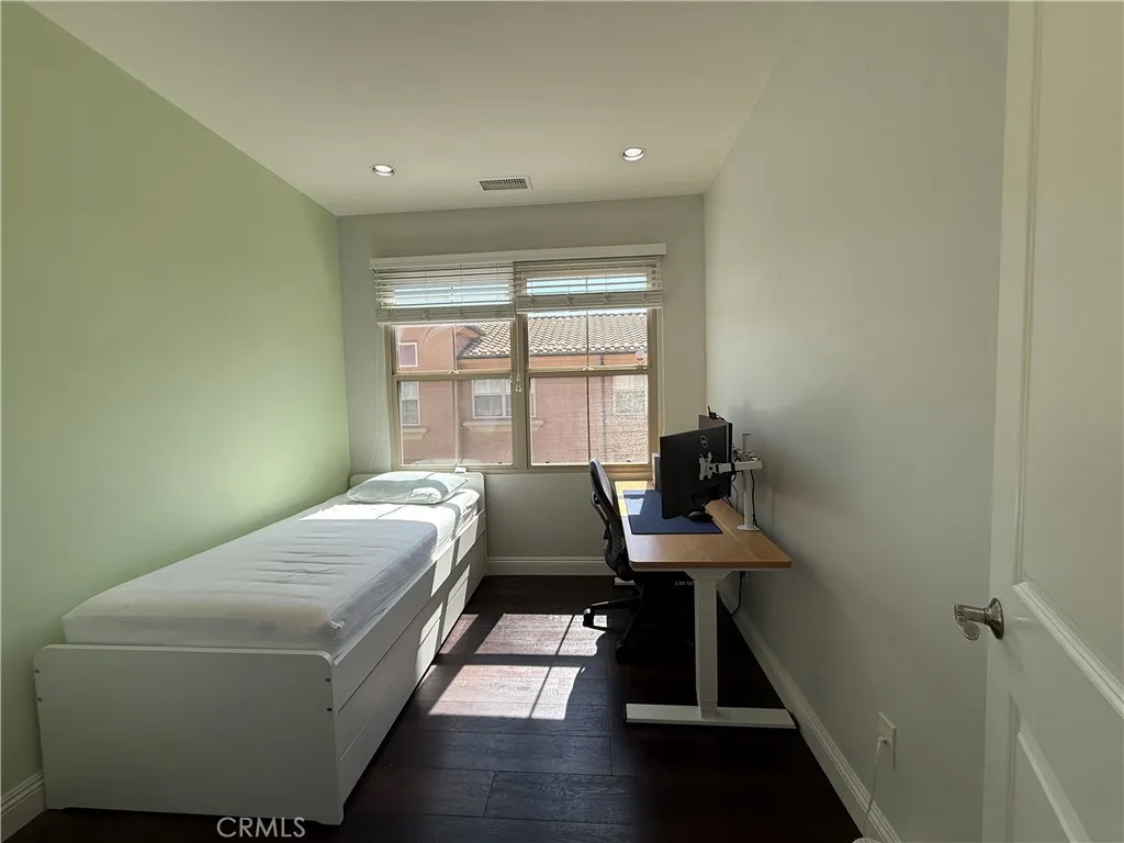 Den/Office Den/Office