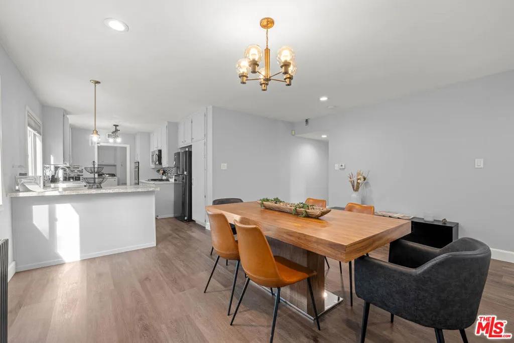 Dining/Kitchen Dining/Kitchen