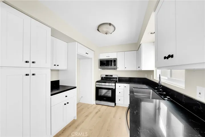 406 Jasmine 1/2, Newport Beach, California 92625 — photo 4