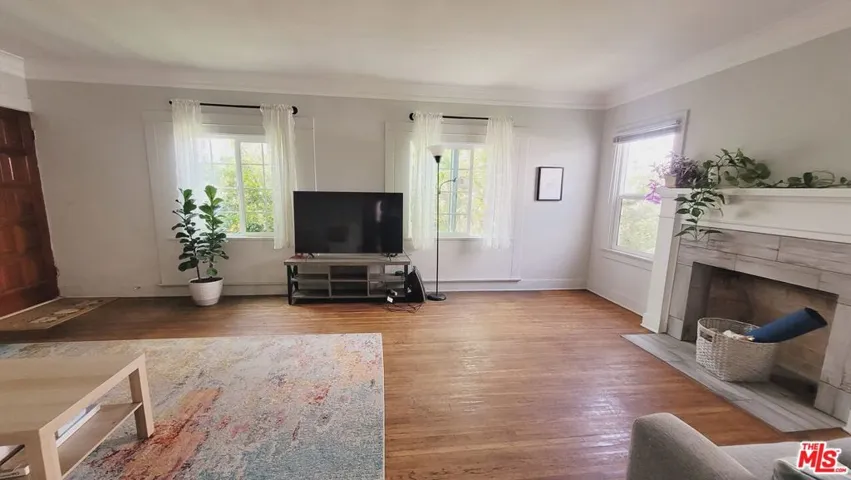 5409 Russell Avenue, Los Angeles, California 90027 — photo 4