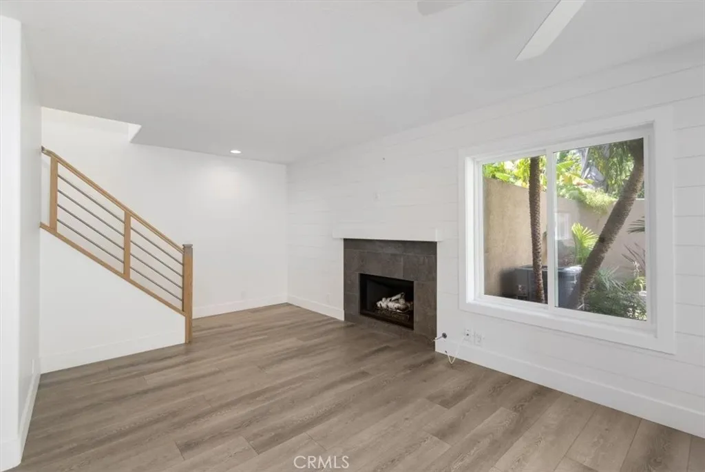 NEW FLOORING... NEW FLOORING...
