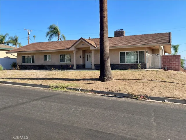 25701 Alto, San Bernardino, California 92404 — photo 4