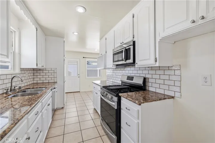 12929 Altano, Sylmar, California 91342 — photo 4
