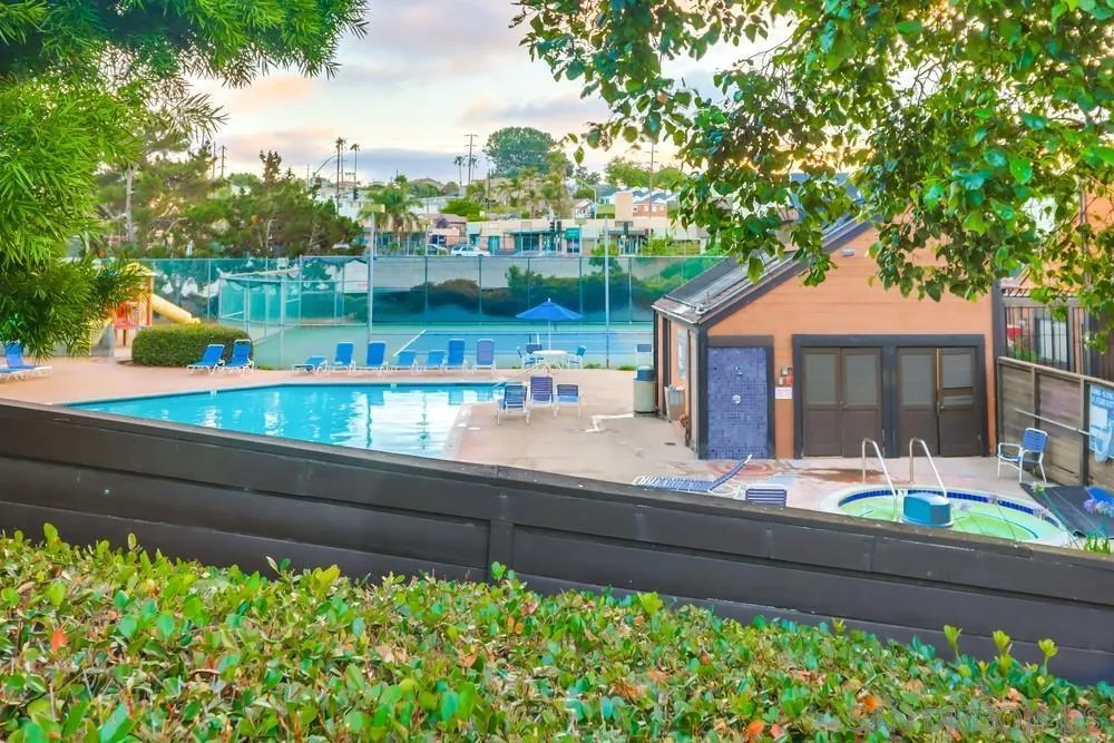 Swimming Pool/Hot Tub/Sauna Swimming Pool/Hot Tub/Sauna