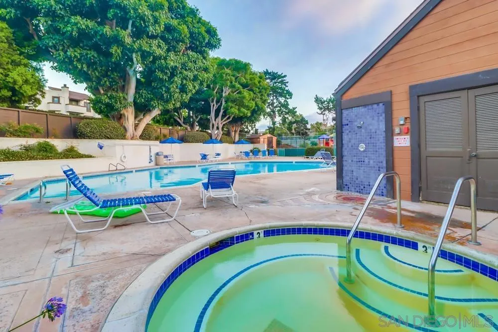 Swimming Pool/Hot Tub/Sauna Swimming Pool/Hot Tub/Sauna
