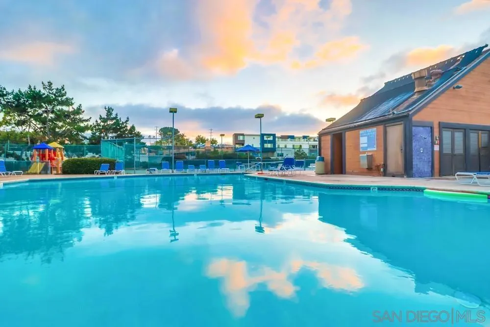 Swimming Pool/Hot Tub/Sauna Swimming Pool/Hot Tub/Sauna